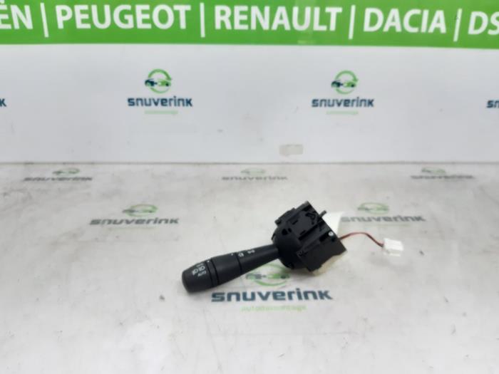 Używane Przelacznik swiatel Renault Captur I (2R) 1.2 TCE 16V EDC Cena € 29,98 Procedura marży oferowane przez Snuverink Autodemontage