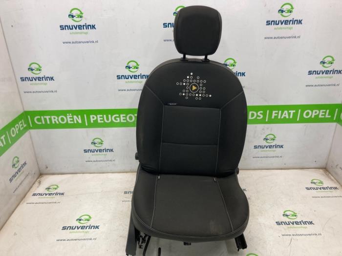 Używane Fotel prawy Renault Twingo II (CN) 1.2 16V Cena € 55,00 Procedura marży oferowane przez Snuverink Autodemontage