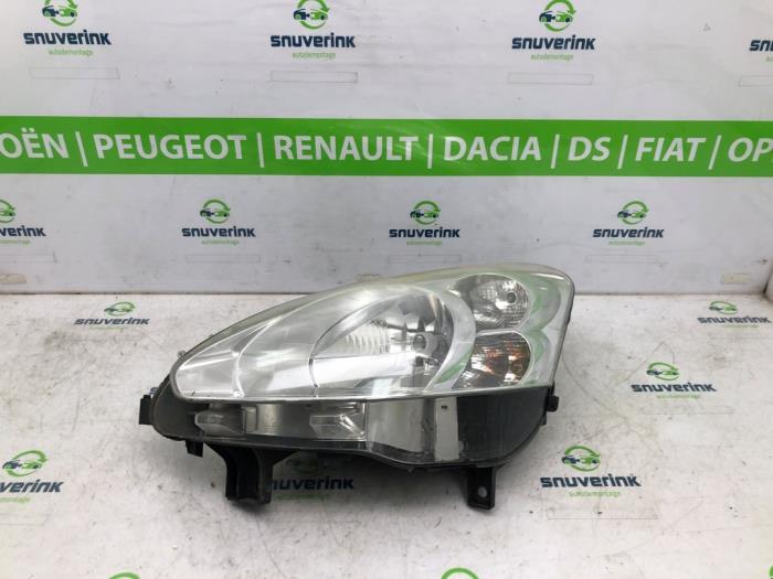 Używane Reflektor lewy Peugeot Partner (GC/GF/GG/GJ/GK) 1.6 HDI 75 Phase 2 Cena € 121,00 Z VAT oferowane przez Snuverink Autodemontage