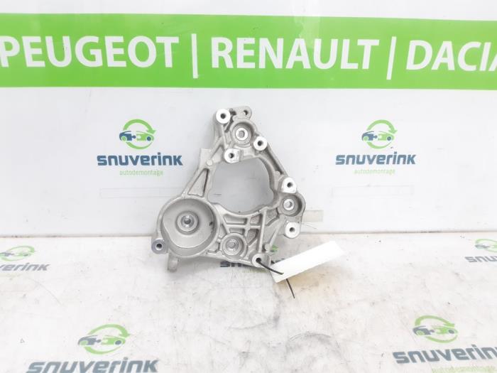 Usagé Support dynamo haut Renault Megane E-Tech (RCB) 60 kWh Prix € 50,00 Règlement à la marge proposé par Snuverink Autodemontage