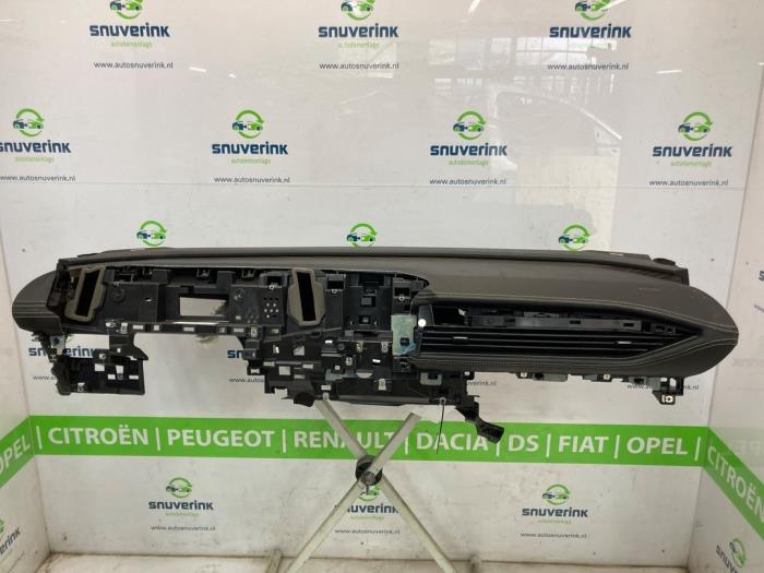 Usados Salpicadero Renault Megane E-Tech (RCB) 60 kWh Precio € 675,00 Norma de margen ofrecido por Snuverink Autodemontage