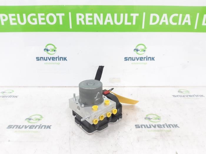 Usagé Bloc ABS Renault Megane E-Tech (RCB) 60 kWh Prix € 300,00 Règlement à la marge proposé par Snuverink Autodemontage