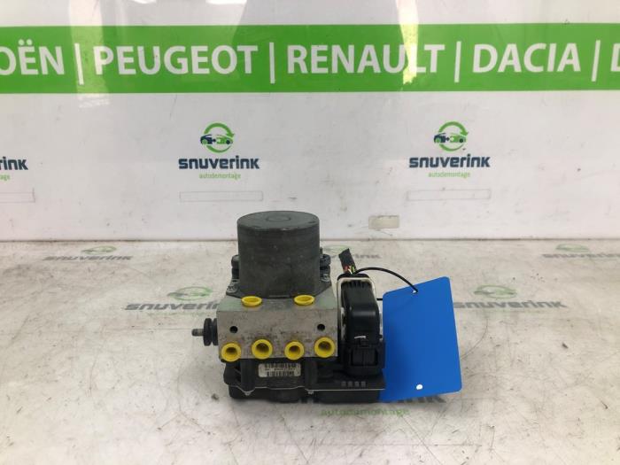 Używane Pompa ABS Peugeot 308 (4A/C) 1.6 VTI 16V Cena € 95,00 Procedura marży oferowane przez Snuverink Autodemontage