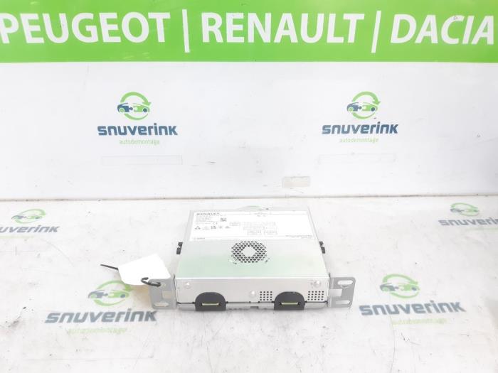 Używane Radio Renault Arkana (RJLL) 1.6 E-Tech 145 16V Cena € 605,00 Z VAT oferowane przez Snuverink Autodemontage
