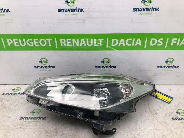 Używane Reflektor lewy Peugeot 208 I (CA/CC/CK/CL) 1.6 Blue HDi 75 Cena € 325,00 Procedura marży oferowane przez Snuverink Autodemontage