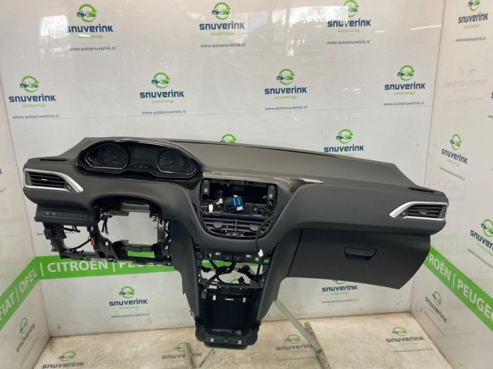 Używane Panel Peugeot 208 I (CA/CC/CK/CL) 1.2 Vti 12V PureTech 82 Cena € 200,00 Procedura marży oferowane przez Snuverink Autodemontage