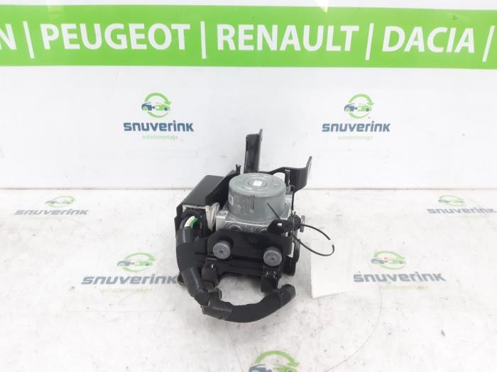 Używane Pompa ABS Peugeot 2008 (UD/UK/UR/US/UX) 1.2 VTi 12V PureTech 130 Cena € 181,50 Z VAT oferowane przez Snuverink Autodemontage