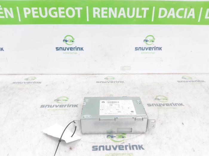 Używane Radio Peugeot 2008 (UD/UK/UR/US/UX) e-2008 54 kWh Cena € 483,98 Z VAT oferowane przez Snuverink Autodemontage