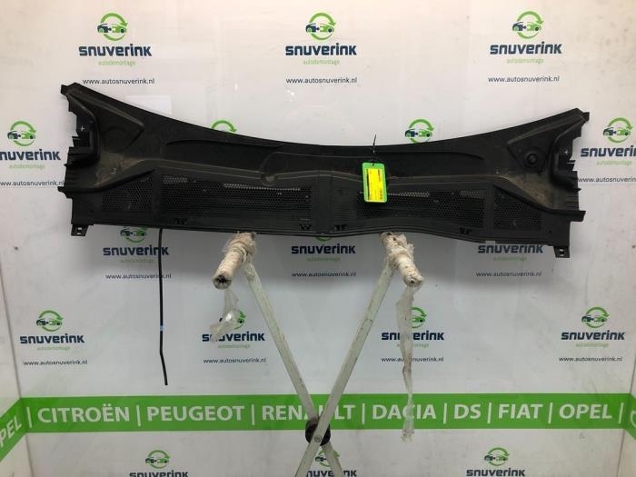 Używane Parawan Peugeot 308 SW (F4/FC/FN/FR) 1.2 PureTech Hybrid 136 Cena € 108,90 Z VAT oferowane przez Snuverink Autodemontage