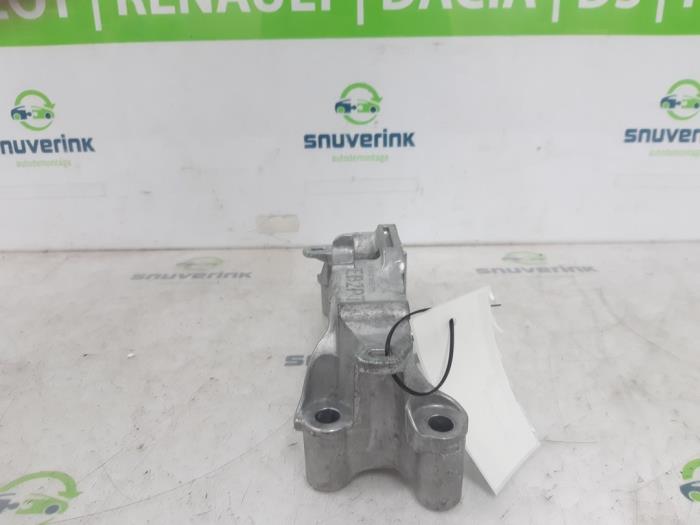 Engine mount from a Peugeot 308 SW (F4/FC/FN/FR) 1.2 PureTech Hybrid 136 2024