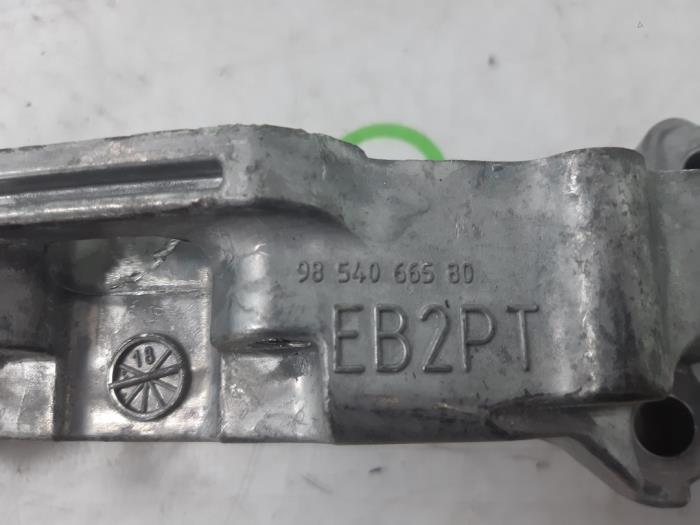 Engine mount from a Peugeot 308 SW (F4/FC/FN/FR) 1.2 PureTech Hybrid 136 2024