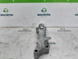 Engine mount from a Peugeot 308 SW (F4/FC/FN/FR) 1.2 PureTech Hybrid 136 2024