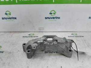 Engine mount from a Peugeot 308 SW (F4/FC/FN/FR) 1.2 PureTech Hybrid 136 2024