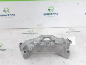 Engine mount from a Peugeot 308 SW (F4/FC/FN/FR) 1.2 PureTech Hybrid 136 2024