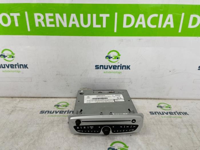 Używane Radio Renault Fluence (LZ) ZE Cena € 115,00 Procedura marży oferowane przez Snuverink Autodemontage