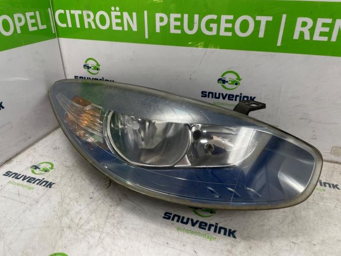 Używane Reflektor prawy Renault Fluence (LZ) ZE Cena € 150,00 Procedura marży oferowane przez Snuverink Autodemontage