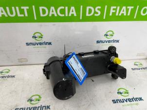 Usagé Condensateur clim Peugeot 2008 (UD/UK/UR/US/UX) e-2008 54 kWh Prix € 169,40 Prix TTC proposé par Snuverink Autodemontage