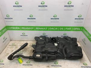 Begagnade Tank Opel Vivaro 1.6 CDTI 95 Euro 6 Pris € 205,70 Inklusive moms erbjuds av Snuverink Autodemontage