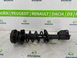 Używane Amortyzator lewy przód Renault Trafic (1FL/2FL/3FL/4FL) 2.0 dCi 16V 110 Cena € 65,00 Procedura marży oferowane przez Snuverink Autodemontage