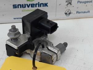 Begagnade Batteriterminal Renault Trafic (1FL/2FL/3FL/4FL) 2.0 dCi 16V 170 Pris € 48,40 Inklusive moms erbjuds av Snuverink Autodemontage