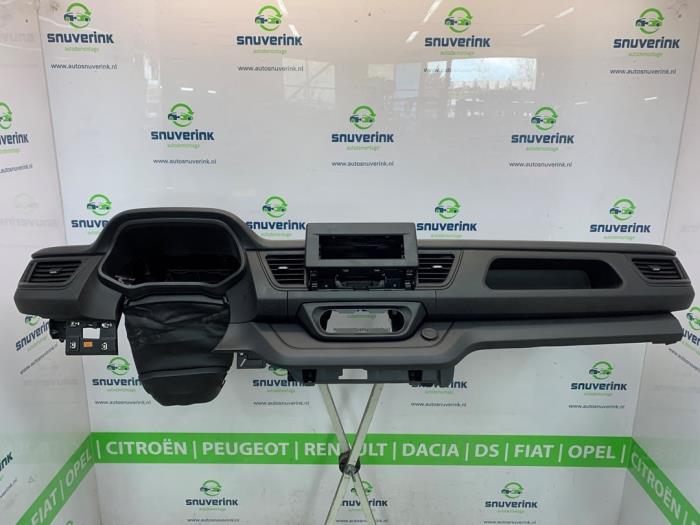 Usados Salpicadero Renault Trafic (1FL/2FL/3FL/4FL) 2.0 dCi 16V 130 Precio € 1.512,50 IVA incluido ofrecido por Snuverink Autodemontage