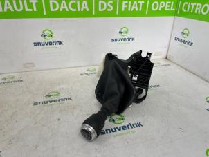 Usagé Levier de vitesse Renault Trafic (1FL/2FL/3FL/4FL) 2.0 dCi 16V 130 Prix € 96,80 Prix TTC proposé par Snuverink Autodemontage
