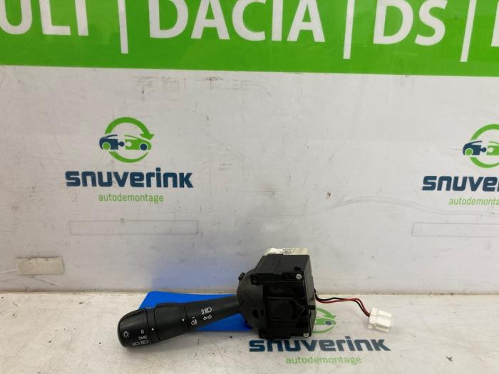 Używane Przelacznik swiatel Opel Vivaro 1.6 CDTI 95 Euro 6 Cena € 60,50 Z VAT oferowane przez Snuverink Autodemontage