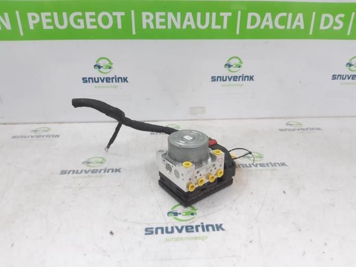 Begagnade ABS-pump Renault Megane IV Estate (RFBK) 1.3 TCE 160 16V Pris € 350,00 Marginaltabell erbjuds av Snuverink Autodemontage