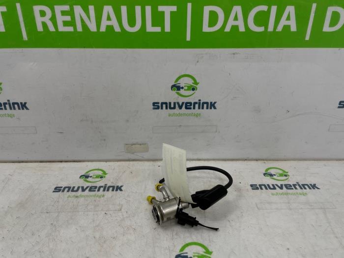 Usados Inyector Adblue Renault Trafic (1FL/2FL/3FL/4FL) 2.0 dCi 16V 170 Precio € 151,25 IVA incluido ofrecido por Snuverink Autodemontage