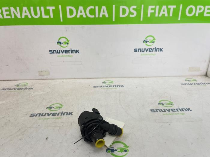 Begagnade Vattenpump Opel Astra L (F3/FB/FM/FP) 1.6 Plug-in Hybrid Turbo 16V Pris € 75,00 Marginaltabell erbjuds av Snuverink Autodemontage