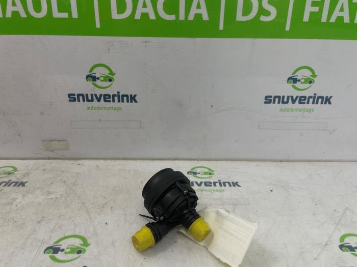 Begagnade Vattenpump Opel Astra L (F3/FB/FM/FP) 1.6 Plug-in Hybrid Turbo 16V Pris € 75,00 Marginaltabell erbjuds av Snuverink Autodemontage