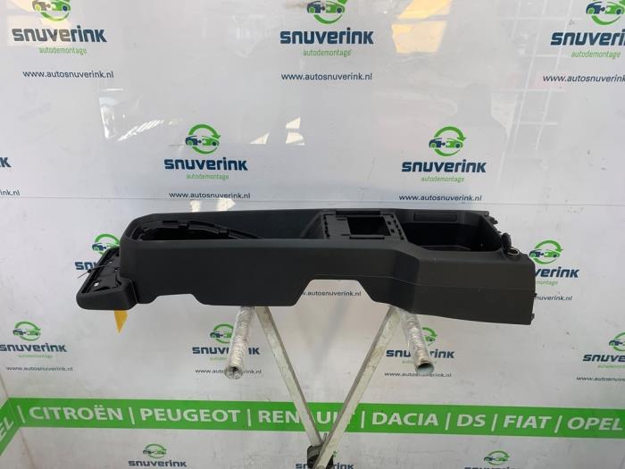 Używane Konsole srodkowe Dacia Spring 65 Cena € 90,75 Z VAT oferowane przez Snuverink Autodemontage