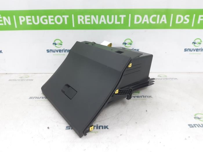 Begagnade Handskfack Dacia Spring 65 Pris € 102,85 Inklusive moms erbjuds av Snuverink Autodemontage