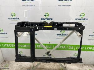 Begagnade Front Peugeot 2008 (UD/UK/UR/US/UX) 1.2 VTi 12V PureTech 130 Pris € 102,85 Inklusive moms erbjuds av Snuverink Autodemontage