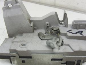 Used Rear door lock mechanism 4-door, left Peugeot 307 Break (3E) 1.6 HDiF 110 16V Price € 35,00 Margin scheme offered by Snuverink Autodemontage
