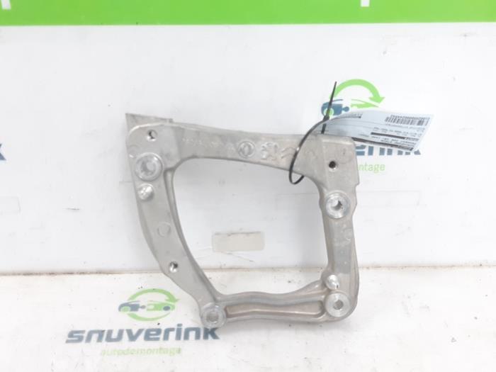 Usagé Support dynamo haut Peugeot 208 II (UB/UH/UP) e-208 50 kWh Prix € 35,00 Règlement à la marge proposé par Snuverink Autodemontage