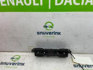 Usados Interruptor de luz de pánico Dacia Spring 45 Precio € 60,00 Norma de margen ofrecido por Snuverink Autodemontage