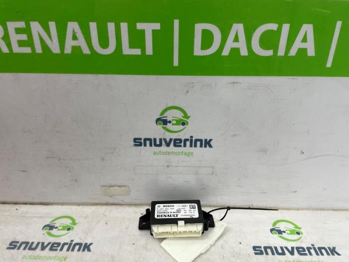 Begagnade PDC-modul Renault Megane IV (RFBB) 1.6 GT Energy TCe 205 EDC Pris € 75,00 Marginaltabell erbjuds av Snuverink Autodemontage