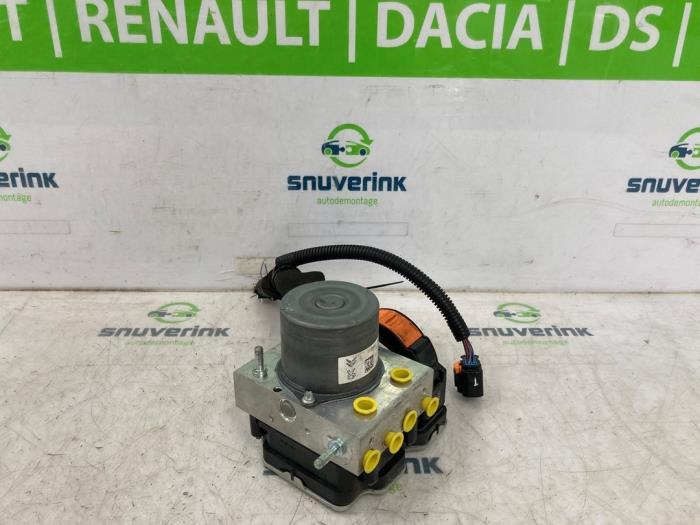 Begagnade ABS-pump Peugeot 208 II (UB/UH/UP) e-208 50 kWh Pris € 240,00 Marginaltabell erbjuds av Snuverink Autodemontage
