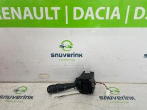 Begagnade Ljusbrytare Renault Clio IV (5R) 1.5 Energy dCi 90 FAP Pris € 85,00 Marginaltabell erbjuds av Snuverink Autodemontage