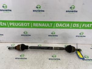 Begagnade Drivaxel, höger fram Peugeot 208 II (UB/UH/UP) 1.2 Vti 12V PureTech 75 Pris € 151,25 Inklusive moms erbjuds av Snuverink Autodemontage