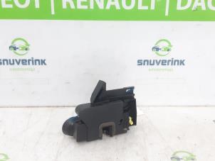 Begagnade Dörrlåsmekanism, 4-dörrars, vänster fram Dacia Sandero III 1.0 TCe 90 12V Pris € 54,45 Inklusive moms erbjuds av Snuverink Autodemontage