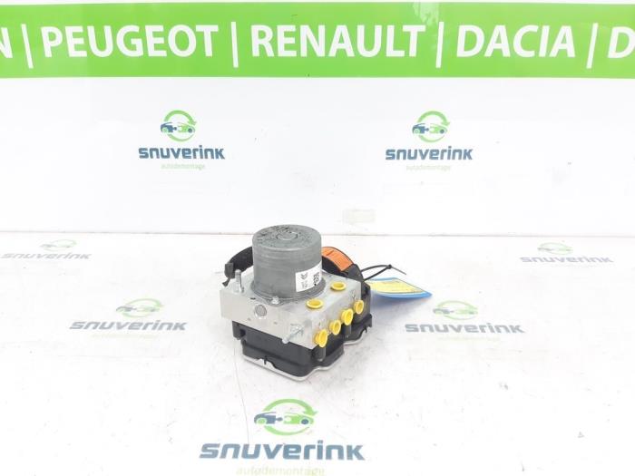 Begagnade ABS-pump Peugeot 208 II (UB/UH/UP) e-208 50 kWh Pris € 290,40 Inklusive moms erbjuds av Snuverink Autodemontage