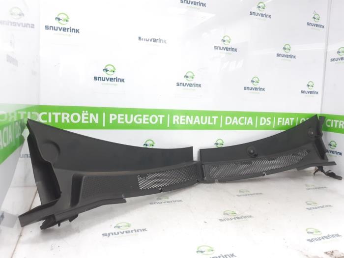Używane Parawan Peugeot 3008 II (M4/MC/MJ/MR) 1.2 12V e-THP PureTech 130 Cena € 84,70 Z VAT oferowane przez Snuverink Autodemontage