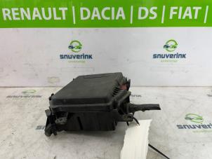Begagnade Säkringsbox Renault Scénic III (JZ) 1.6 16V Pris € 110,00 Marginaltabell erbjuds av Snuverink Autodemontage