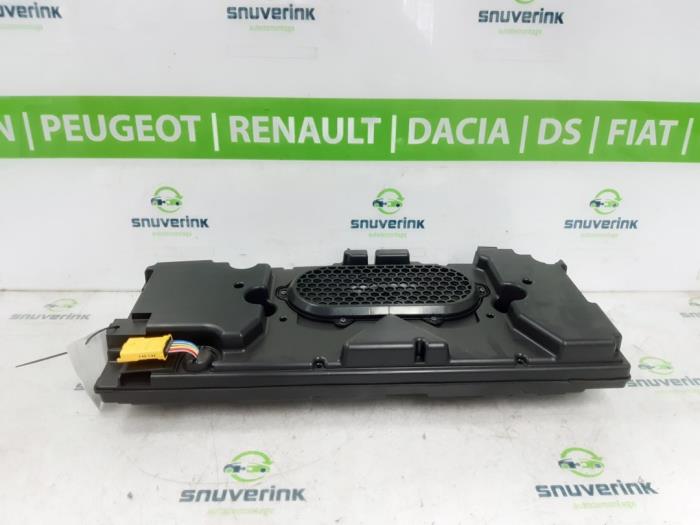 Używane Subwoofer Peugeot 408 1.6 16V HYbrid 225 Cena € 150,00 Procedura marży oferowane przez Snuverink Autodemontage