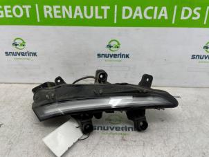 Używane Swiatlo do jazdy dziennej lewe Peugeot 2008 (UD/UK/UR/US/UX) 1.2 VTi 12V PureTech 130 Cena € 163,35 Z VAT oferowane przez Snuverink Autodemontage