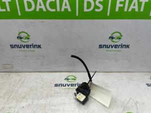 Usagé Borne de batterie Dacia Duster (DJF) 1.2 TCE 130 12V Mild Hybrid 4x2 Prix € 40,00 Règlement à la marge proposé par Snuverink Autodemontage