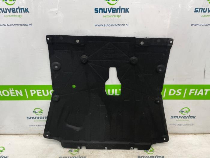 Usados Parachoque placa base Dacia Duster (DJF) 1.2 TCE 130 12V Mild Hybrid 4x2 Precio € 70,00 Norma de margen ofrecido por Snuverink Autodemontage