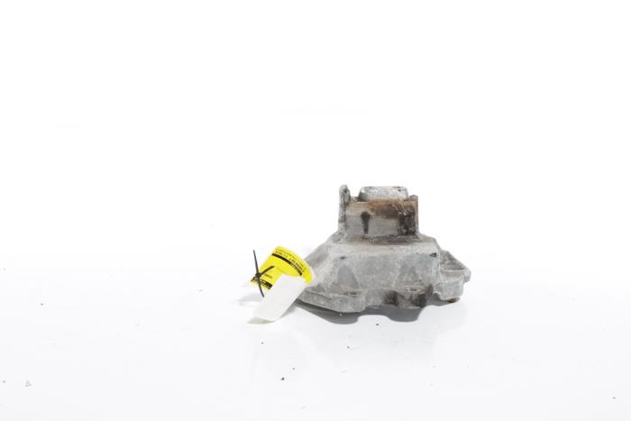Used Engine mount Peugeot 308 SW (L4/L9/LC/LJ/LR) 1.6 BlueHDi 120 Price € 30,00 Margin scheme offered by Snuverink Autodemontage